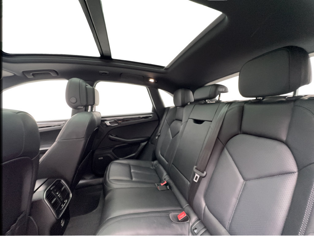 Used 2024 Porsche Macan Turbo AWD/4WD image 27