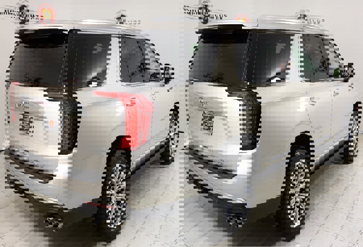 Used 2021 GMC Yukon Denali w/ Denali Ultimate Package image 3