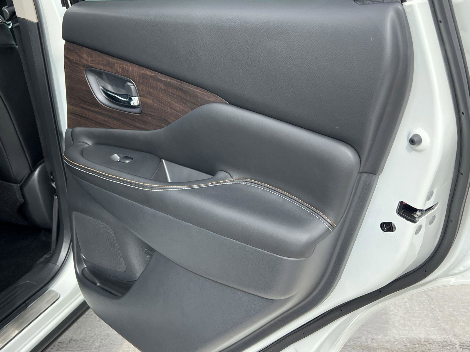 Used 2023 Nissan Murano Platinum w/ Cargo Package FWD image 16