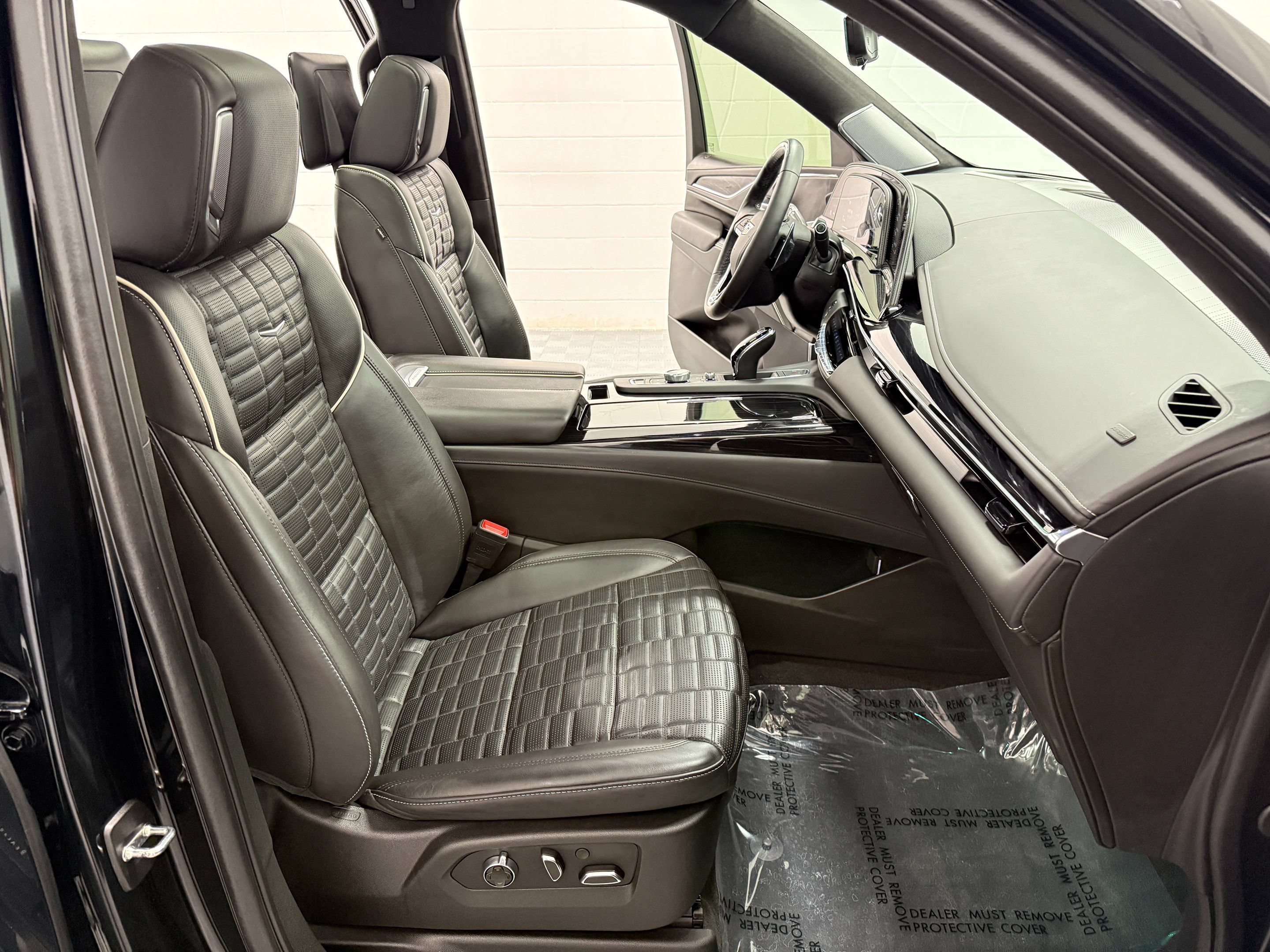Used 2024 Cadillac Escalade V AWD/4WD image 22