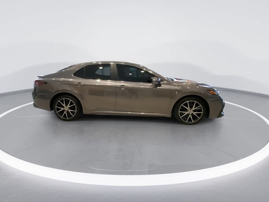 Used 2023 Toyota Camry SE w/ Blackout Package (TMS) AWD/4WD image 9