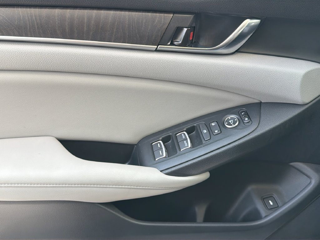 Used 2019 Honda Accord EX image 29