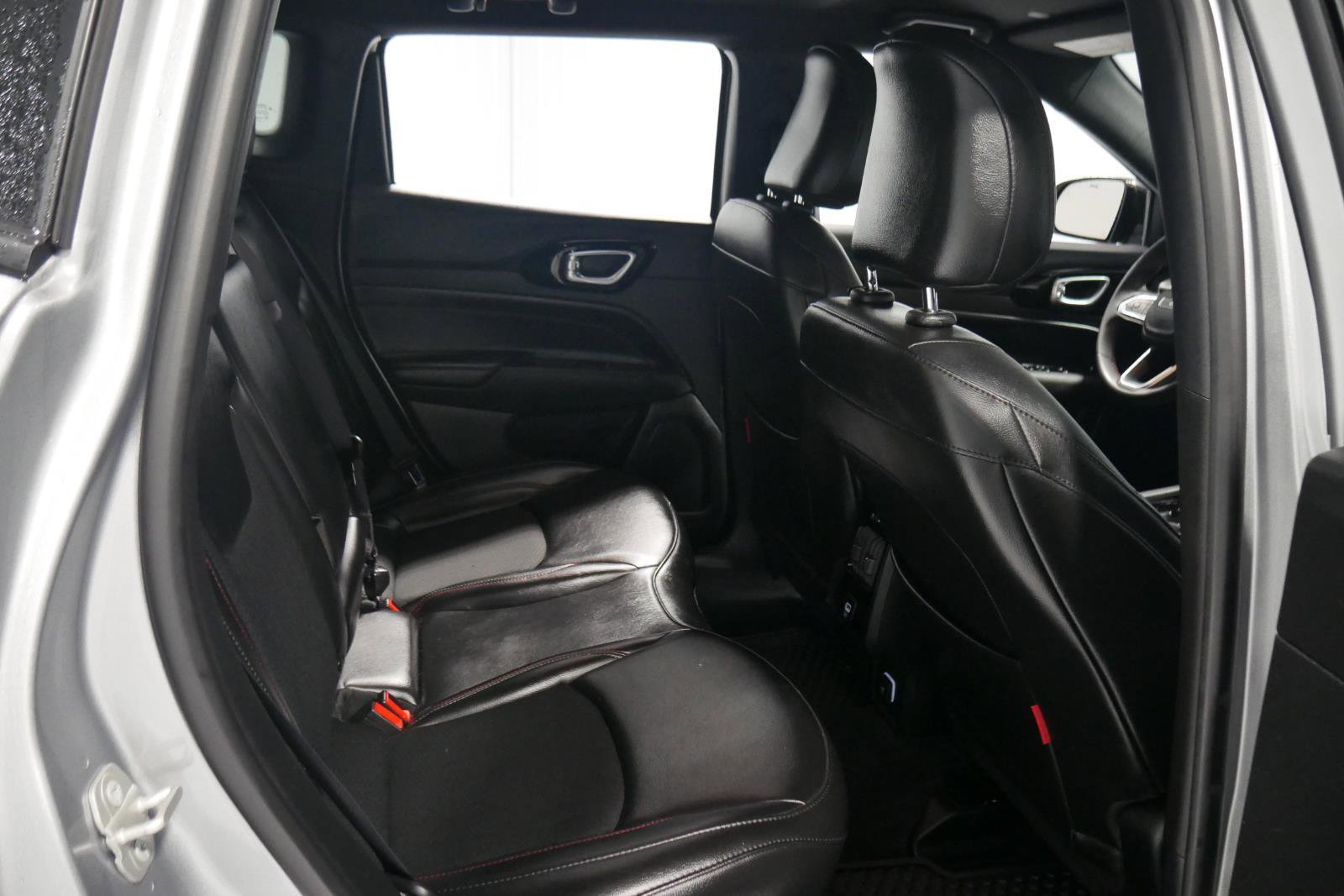 Used 2023 Jeep Compass Trailhawk image 17