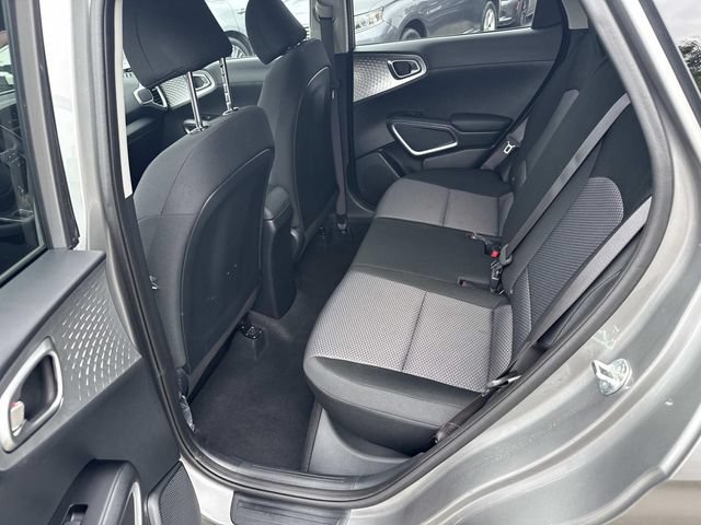 Used 2025 Kia Soul LX w/ LX Technology Package FWD image 16