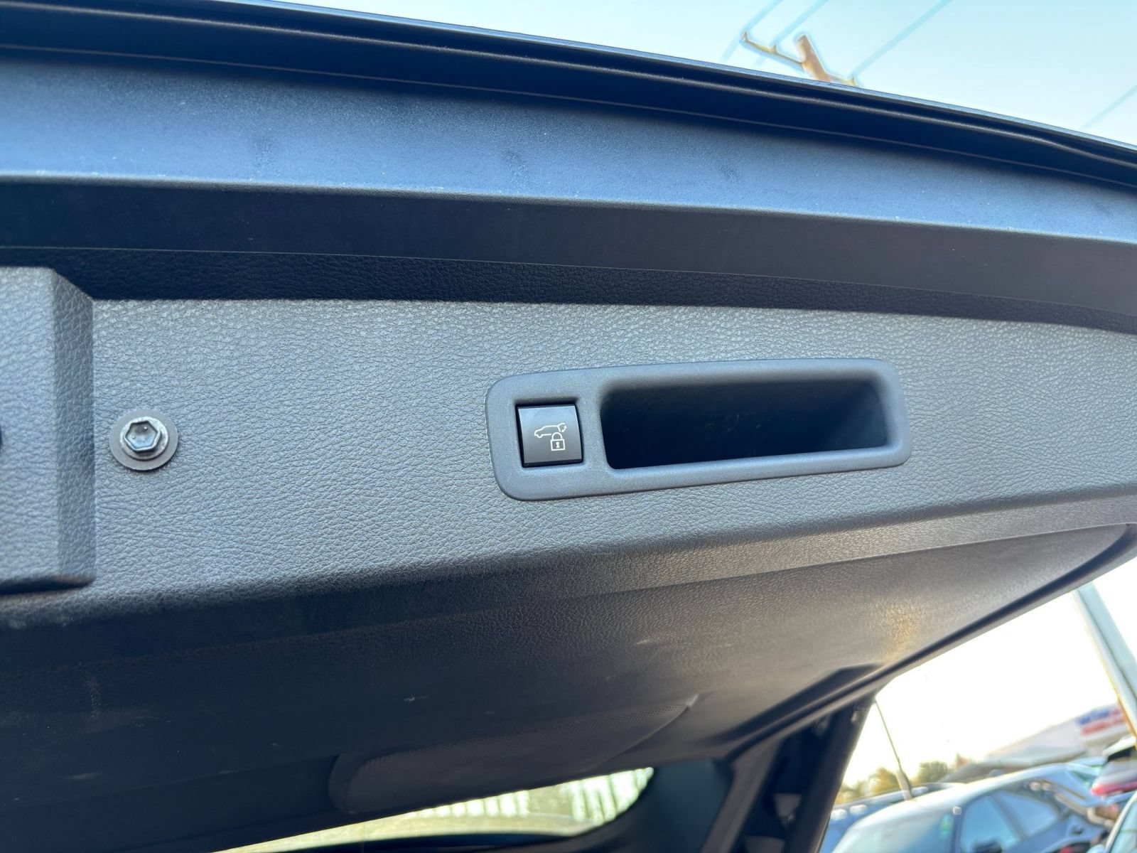 Used 2025 Toyota Sienna XLE FWD image 24