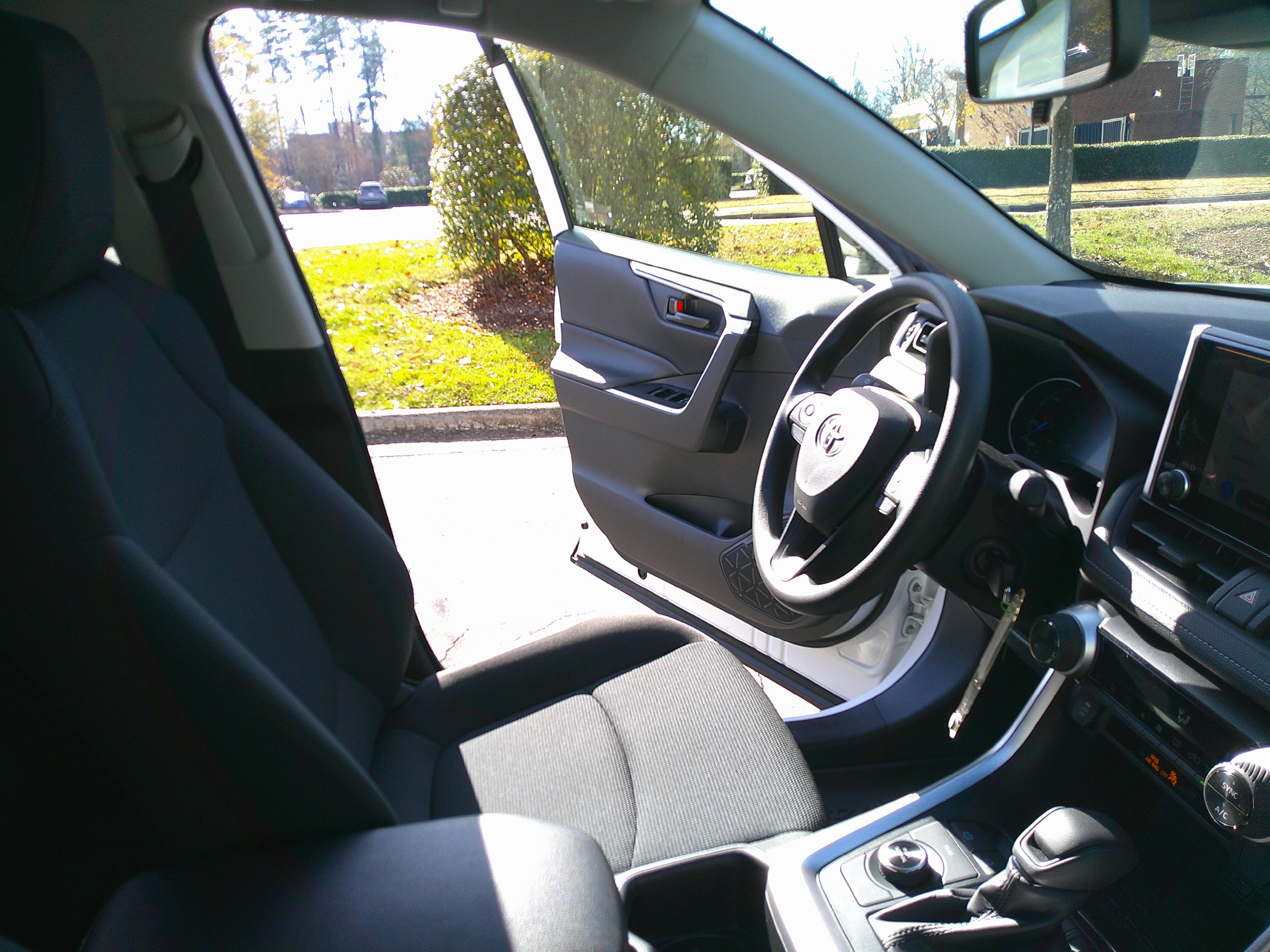 Used 2025 Toyota RAV4 LE image 34