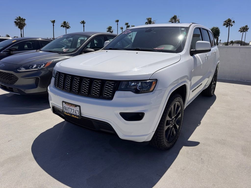 Used 2017 Jeep Grand Cherokee Altitude image 3