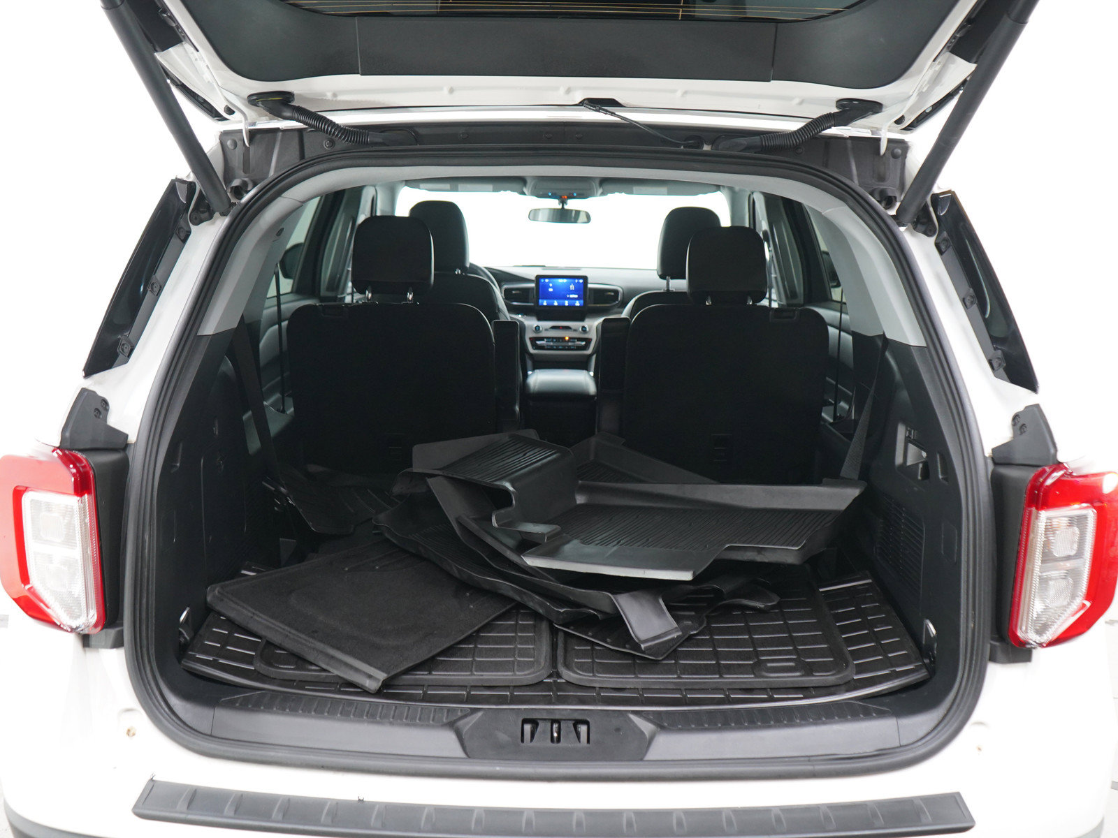 Used 2024 Ford Explorer XLT w/ Equipment Group 202A AWD/4WD image 16