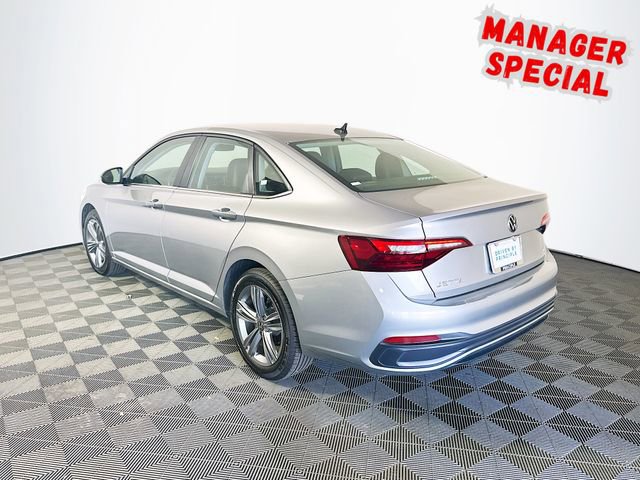 Used 2024 Volkswagen Jetta SE FWD image 6