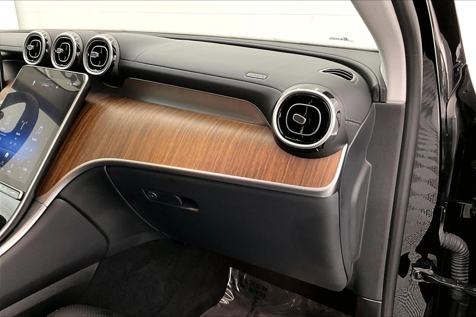 Certified 2023 Mercedes-Benz GLC 300 image 19