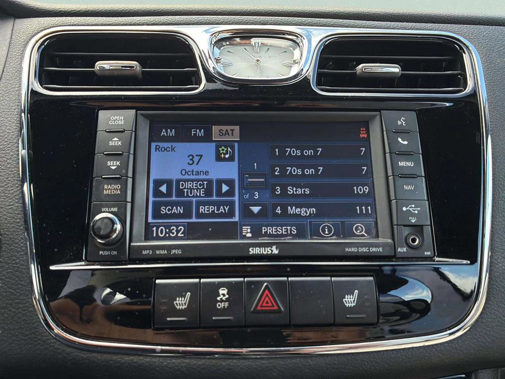 Used 2013 Chrysler 200 Limited FWD image 17