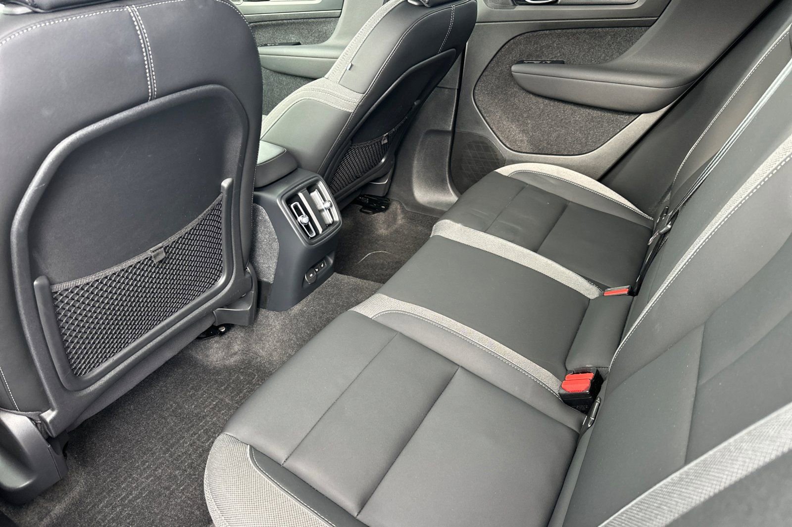 Used 2023 Volvo XC40 Recharge Ultimate w/ Protection Package Premier image 4