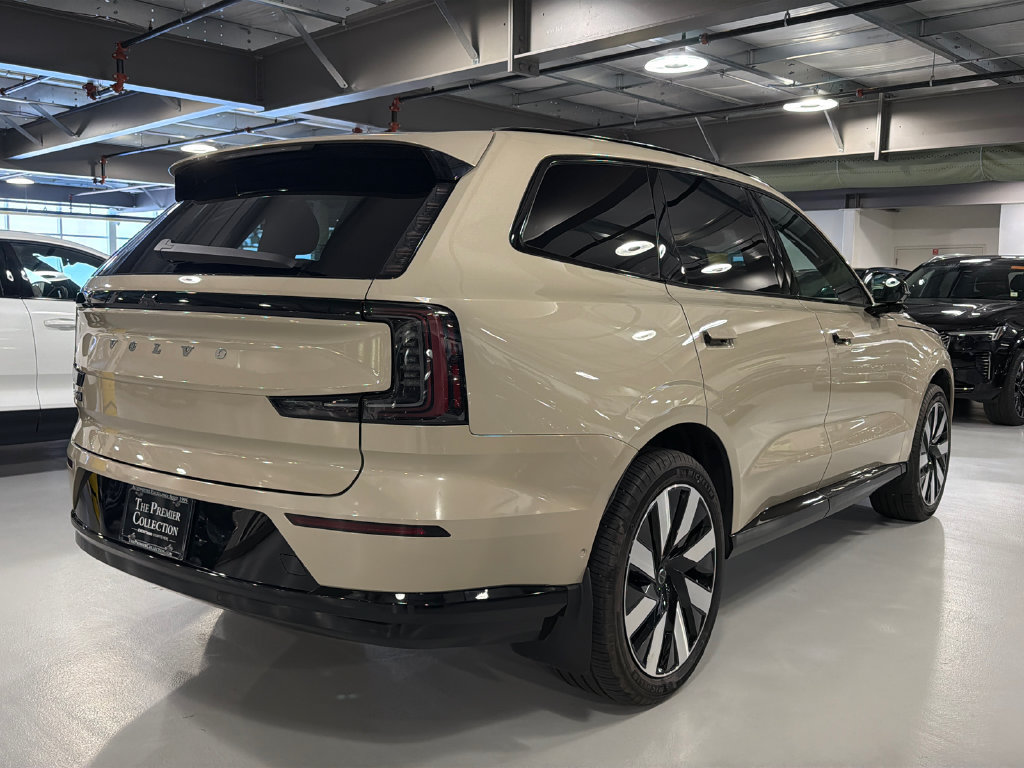 Certified 2025 Volvo EX90 Plus AWD/4WD image 4