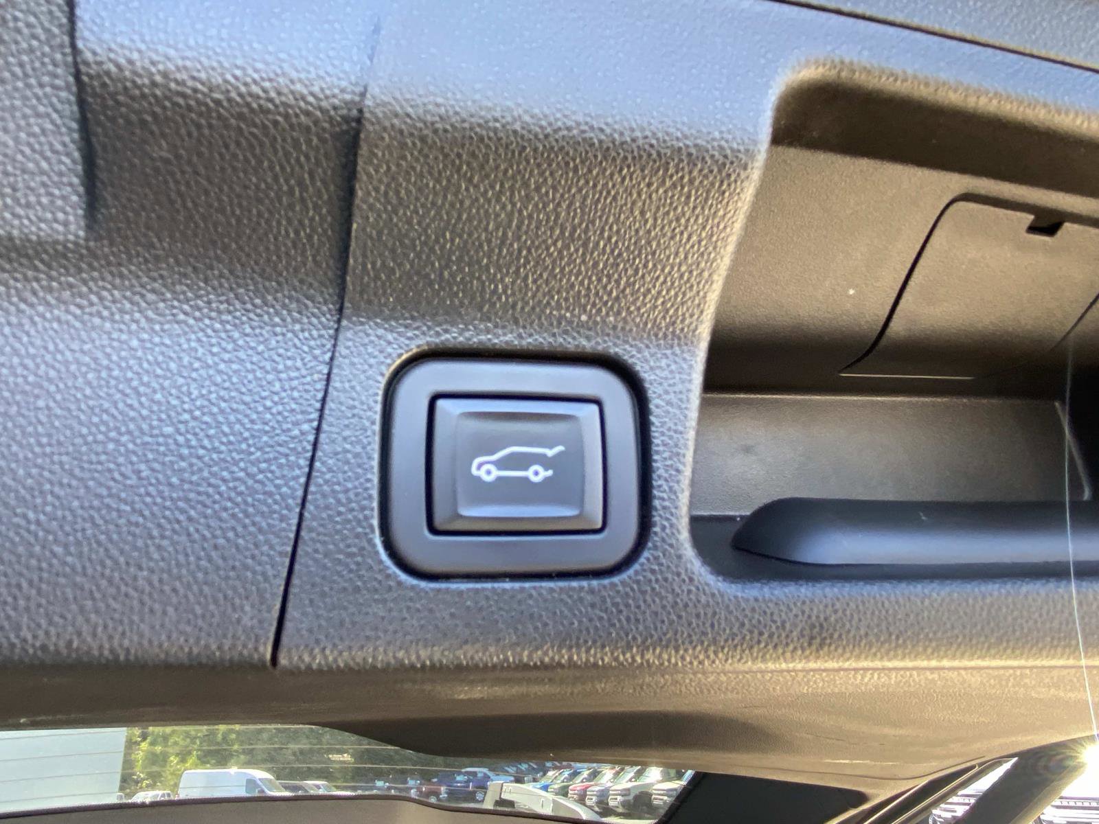 Used 2023 GMC Acadia SLT image 7