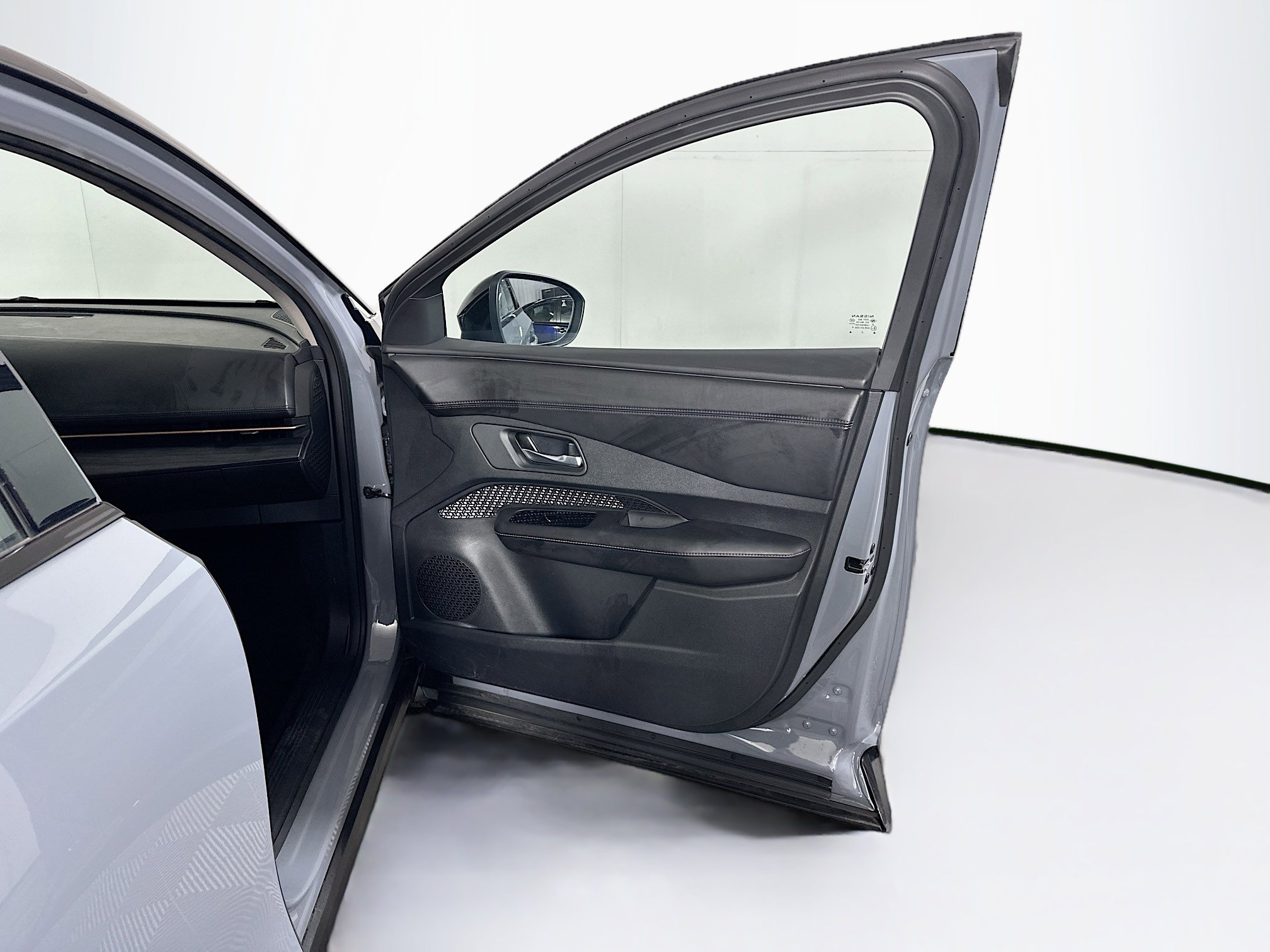Used 2024 Nissan Ariya FWD image 32
