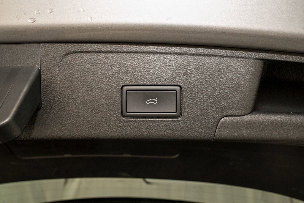 Used 2024 Volkswagen Atlas Cross Sport SE image 6