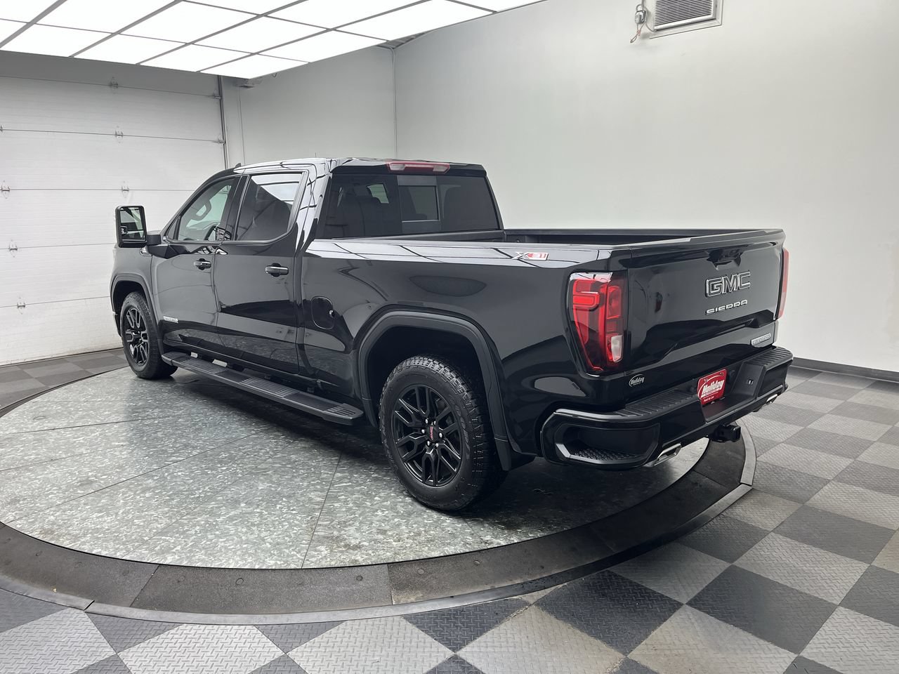 Used 2024 GMC Sierra 1500 Elevation w/ Preferred Package AWD/4WD image 2