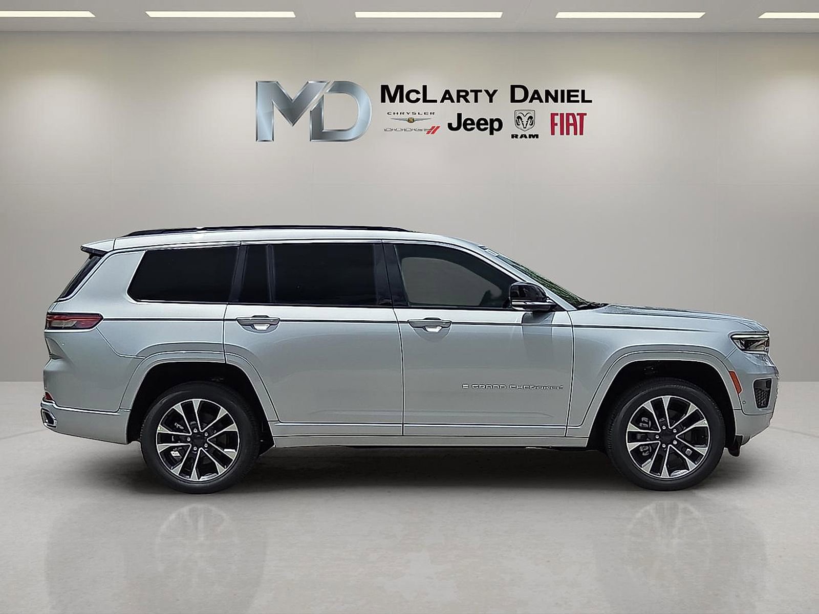 New 2025 Jeep Grand Cherokee L Overland w/ Rear Seat Video Group I image 6