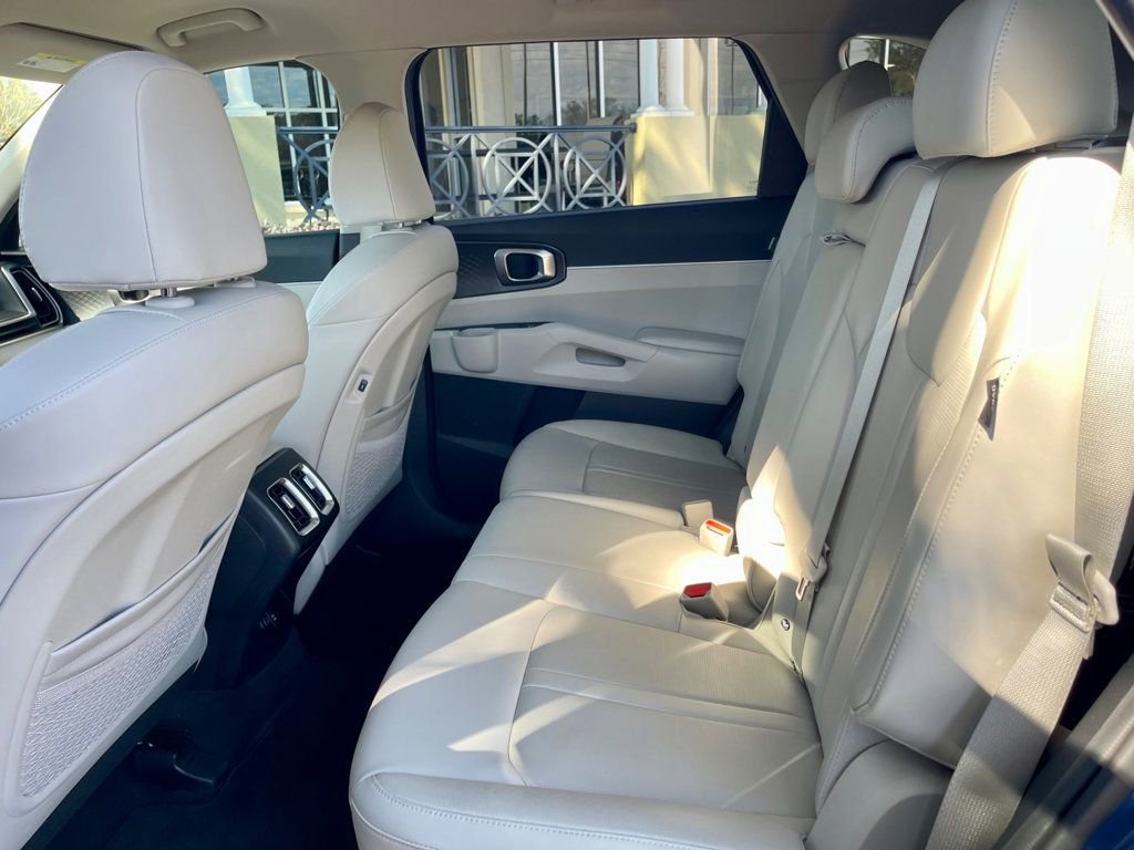 Used 2025 Kia Sorento S image 12