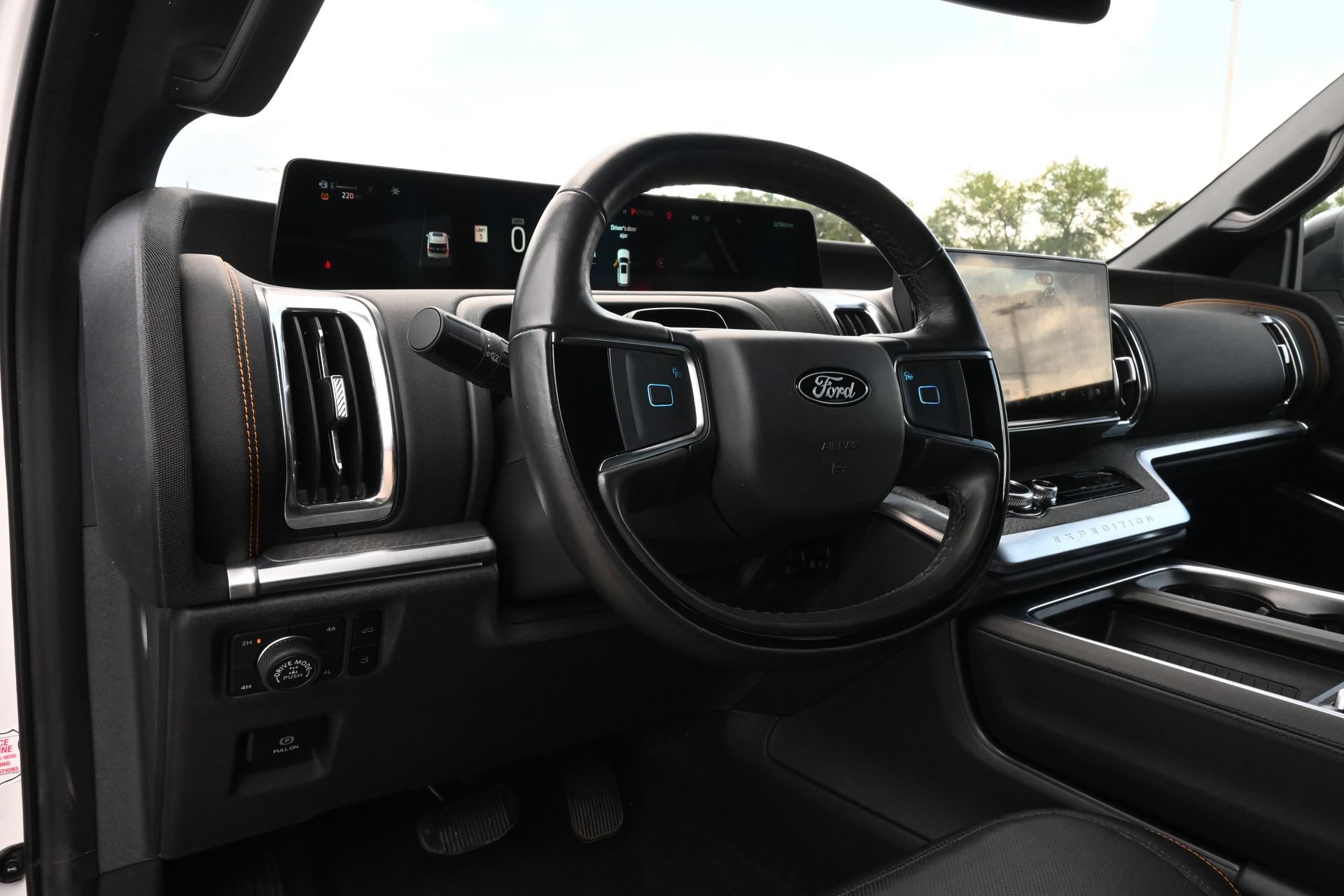 Used 2025 Ford Expedition Tremor AWD/4WD image 18