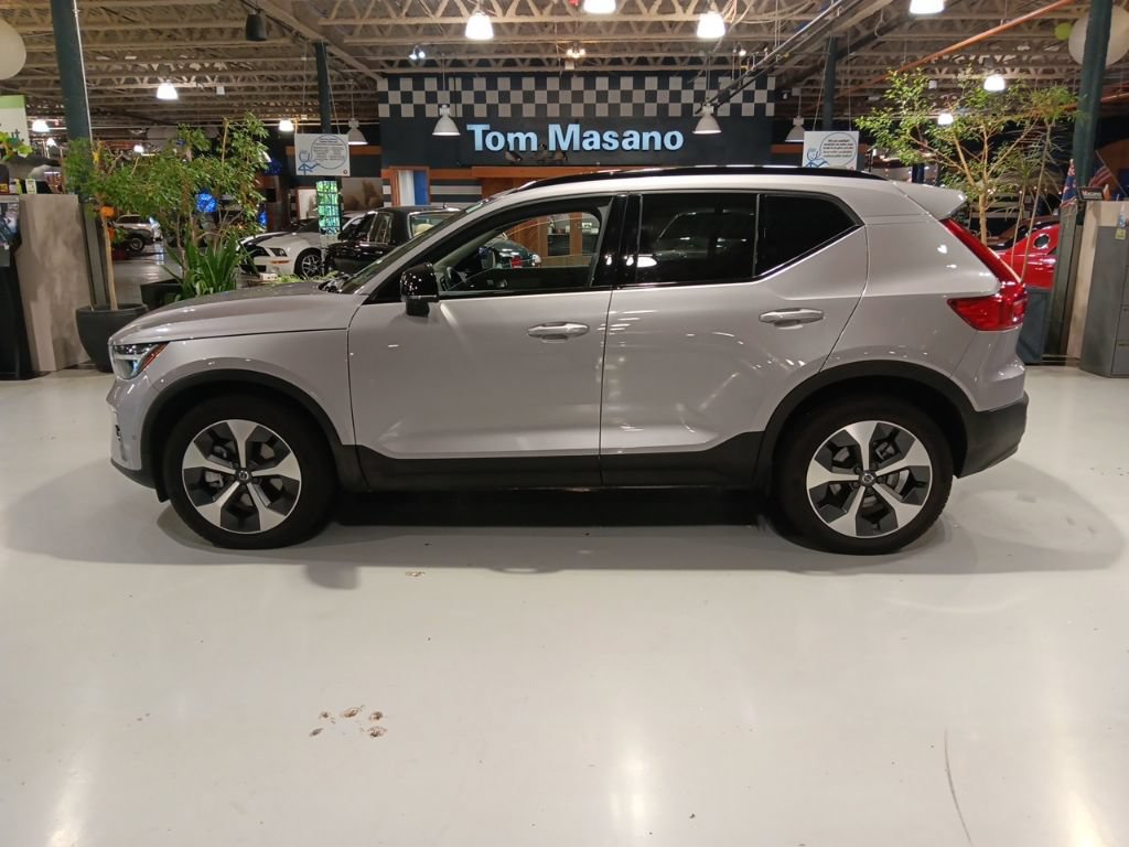 Used 2026 Volvo XC40 B5 Plus AWD/4WD image 16