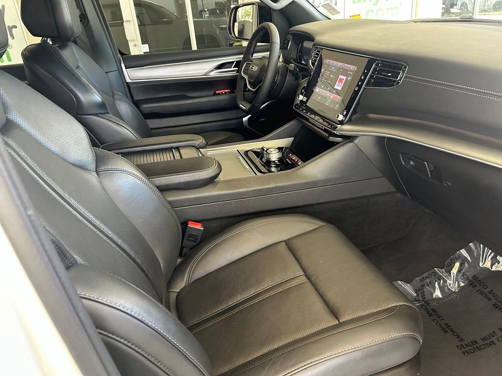 Used 2025 Jeep Wagoneer Series II AWD/4WD image 25
