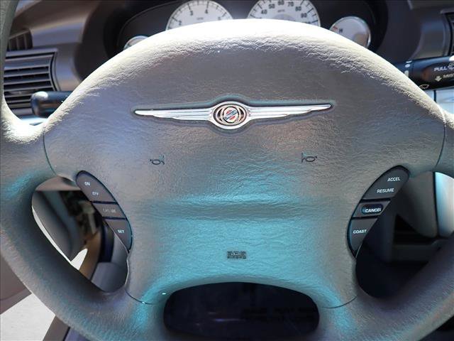Used 2005 Chrysler Sebring Touring FWD image 12