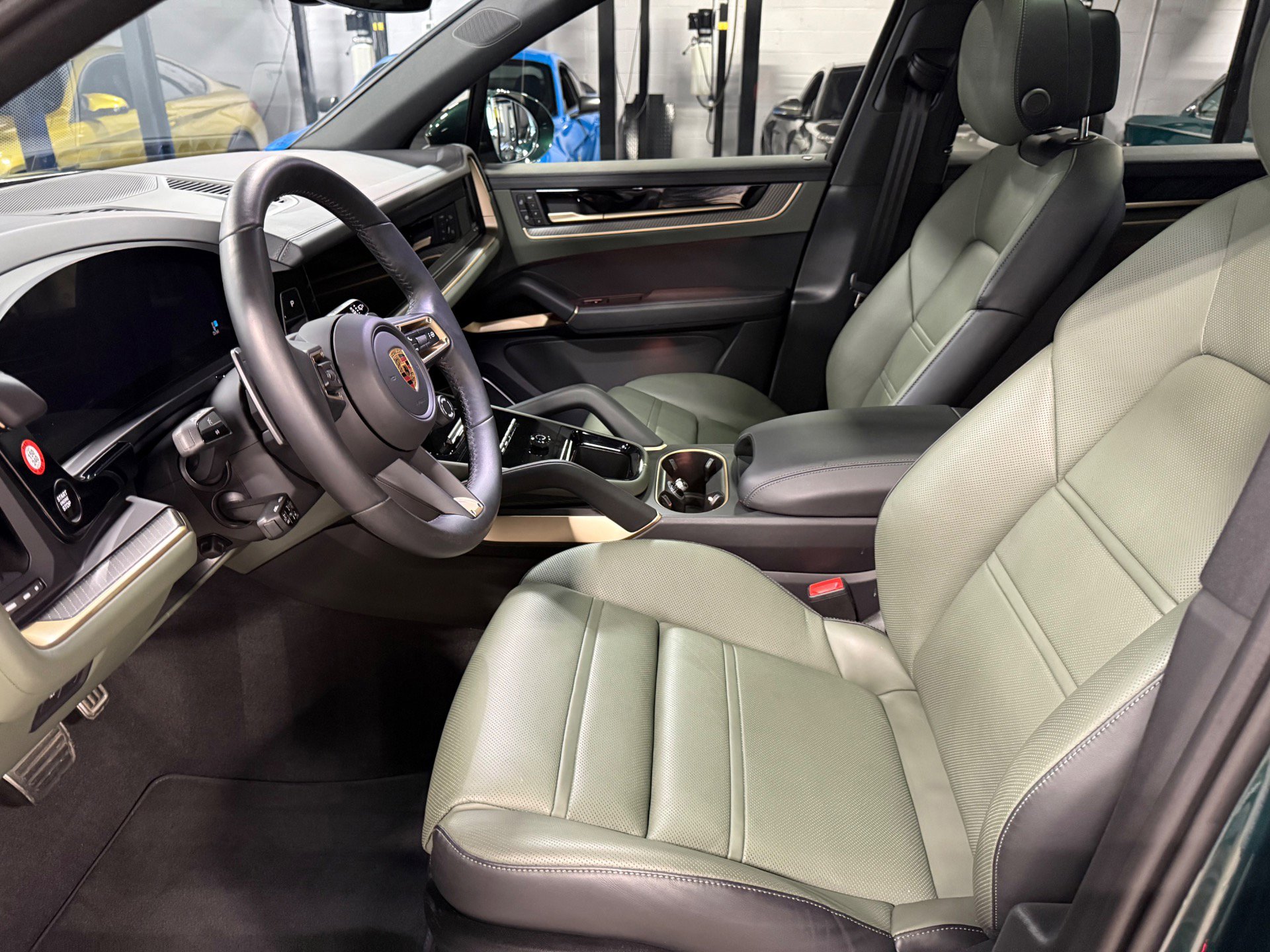 Used 2024 Porsche Cayenne S image 27