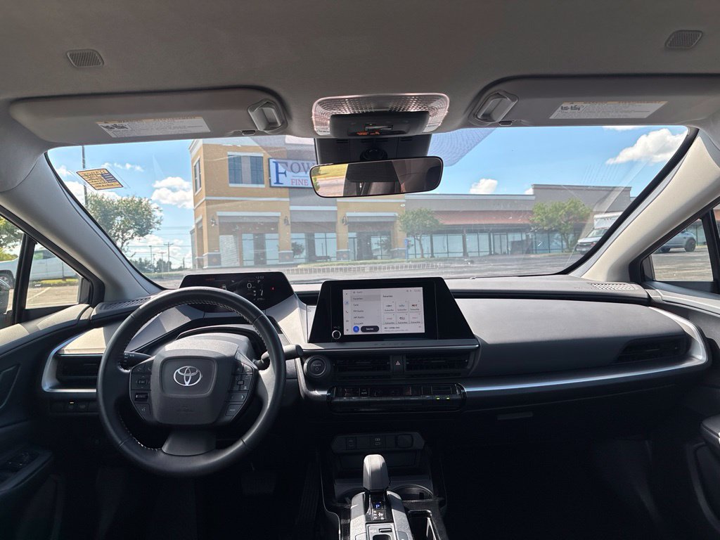 Used 2025 Toyota Prius LE FWD image 12