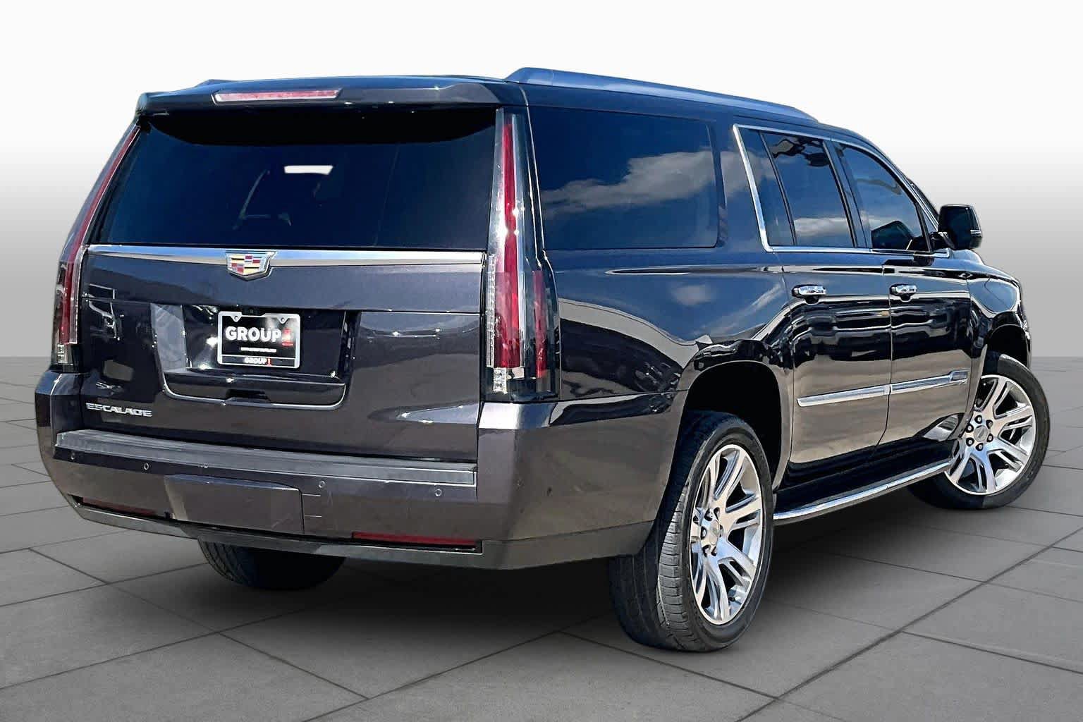 Used 2018 Cadillac Escalade ESV Luxury RWD image 13