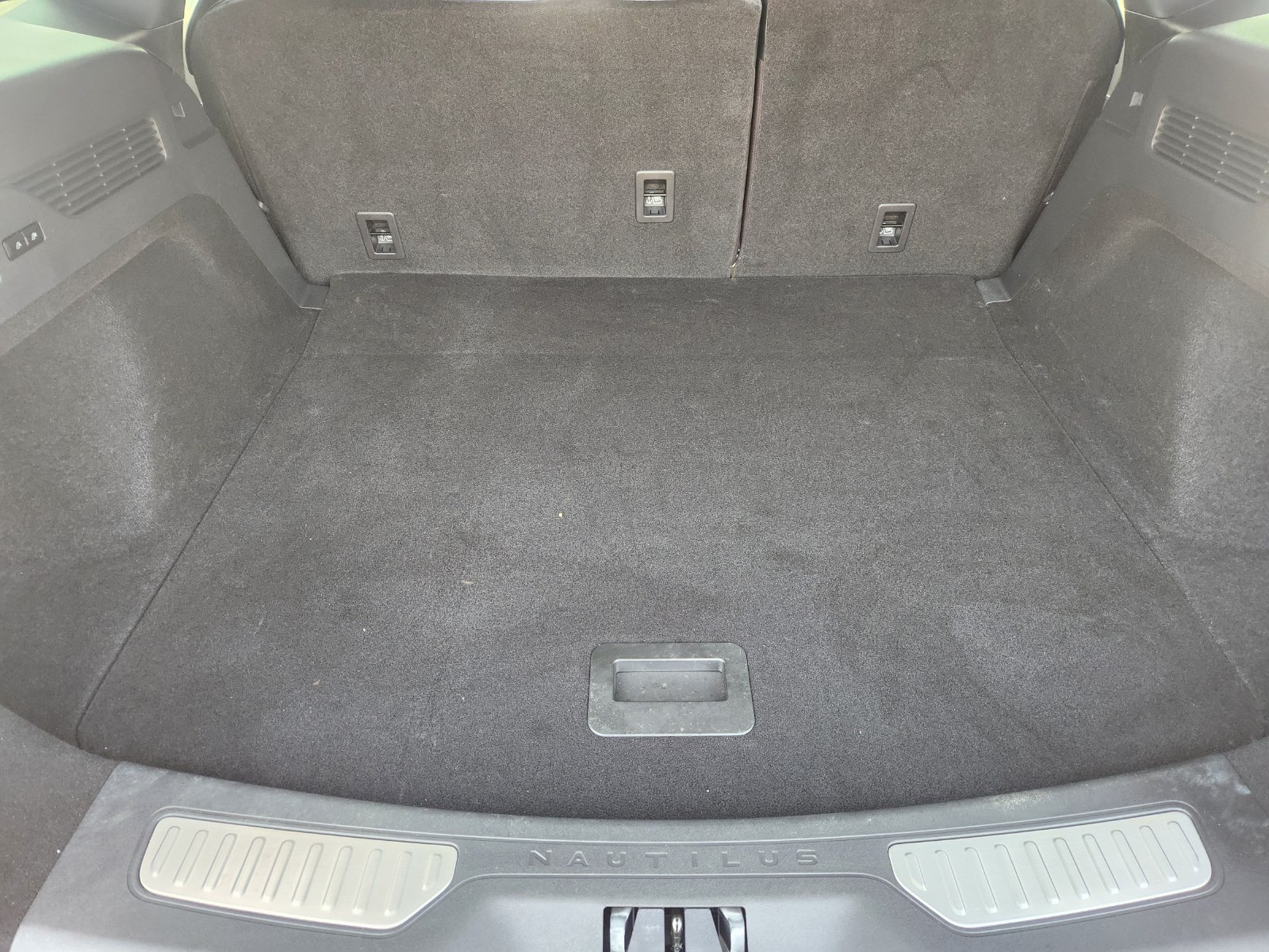 Used 2025 Lincoln Nautilus Premier w/ Jet Appearance Package AWD/4WD image 35