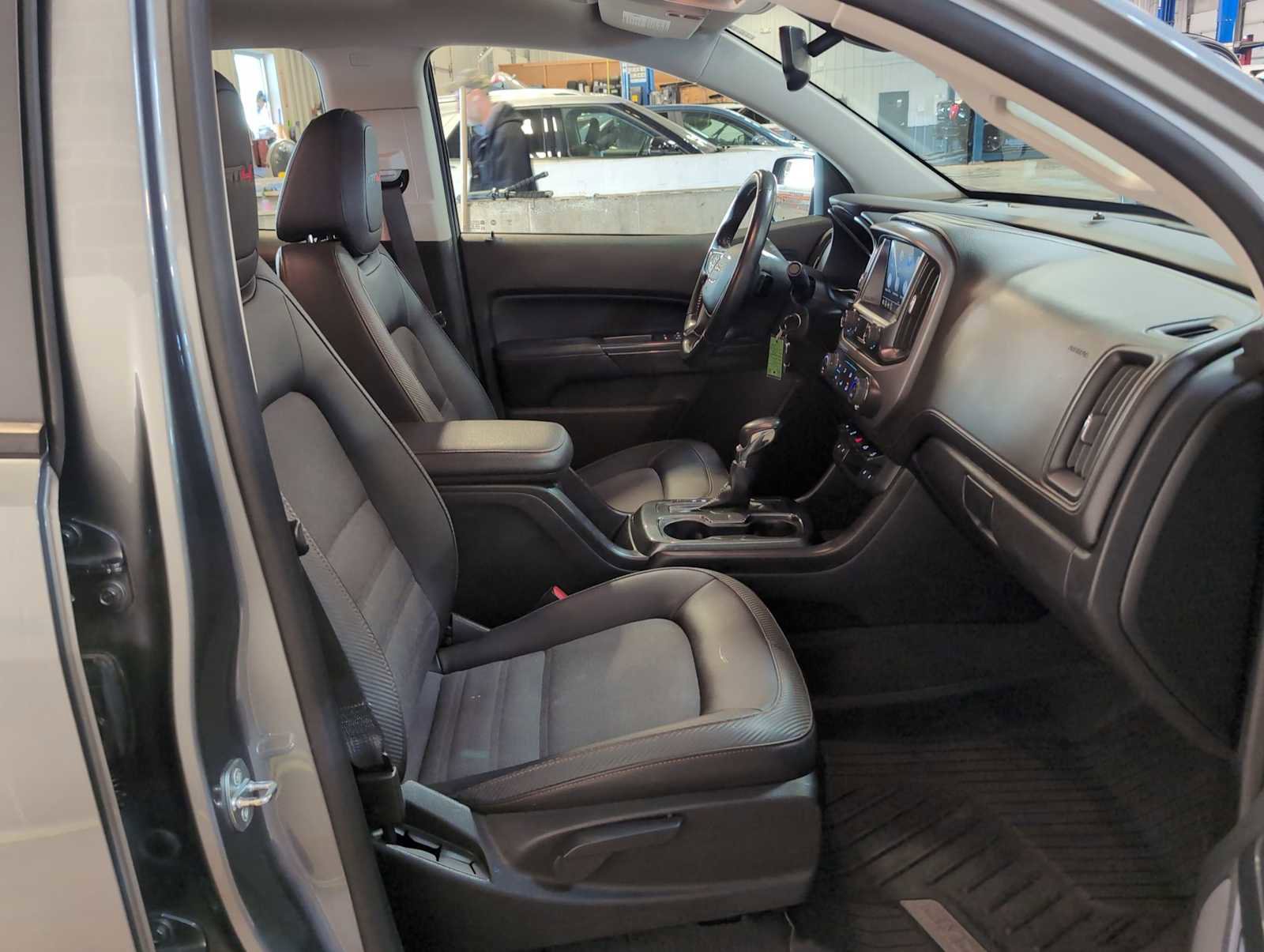 Used 2022 GMC Canyon AT4 w/ Trailering Package image 25