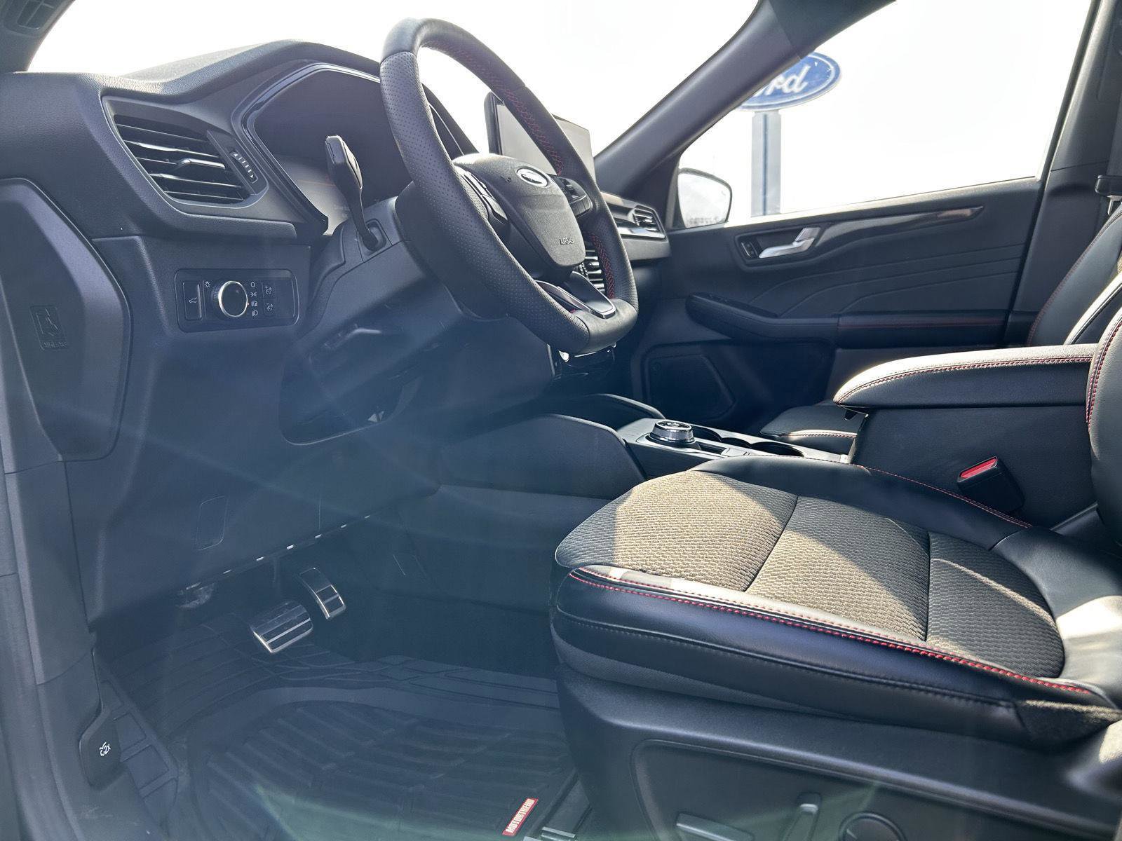 Used 2023 Ford Escape ST-Line w/ Tech Pack #1 image 9