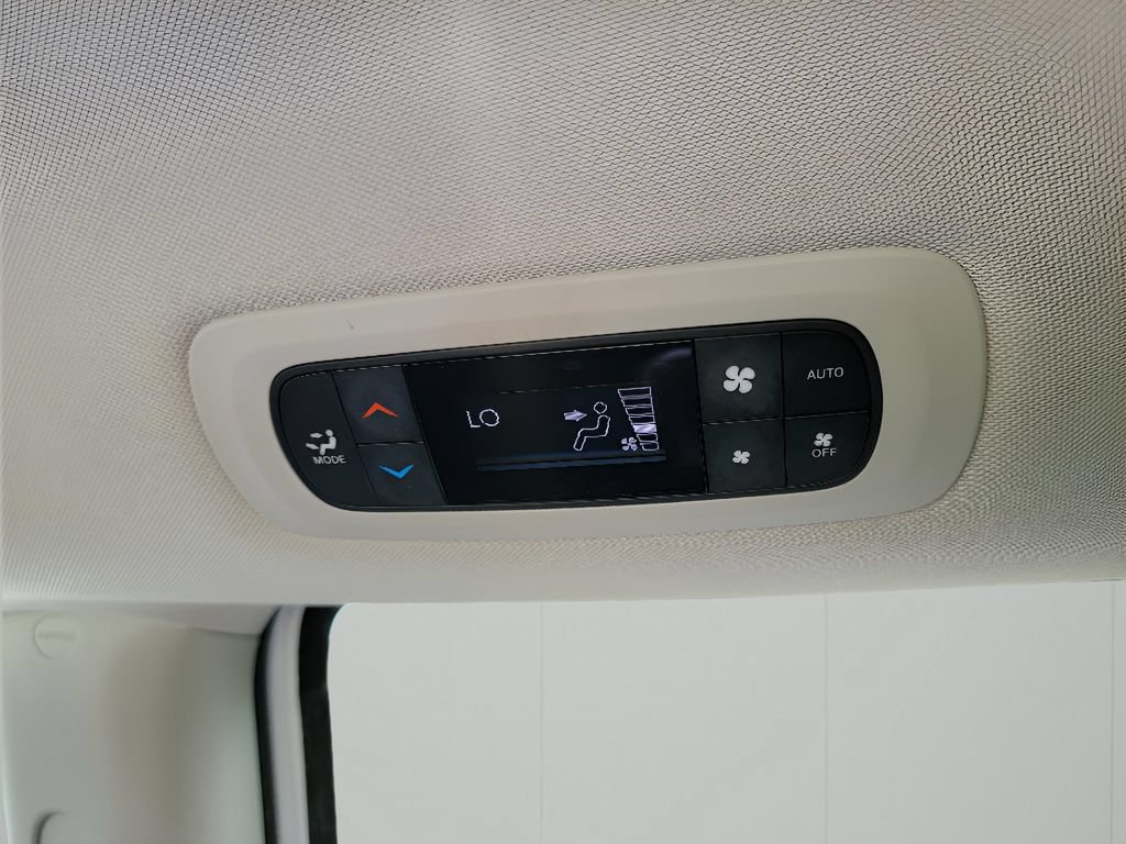 Used 2022 Chrysler Pacifica Touring-L FWD image 32
