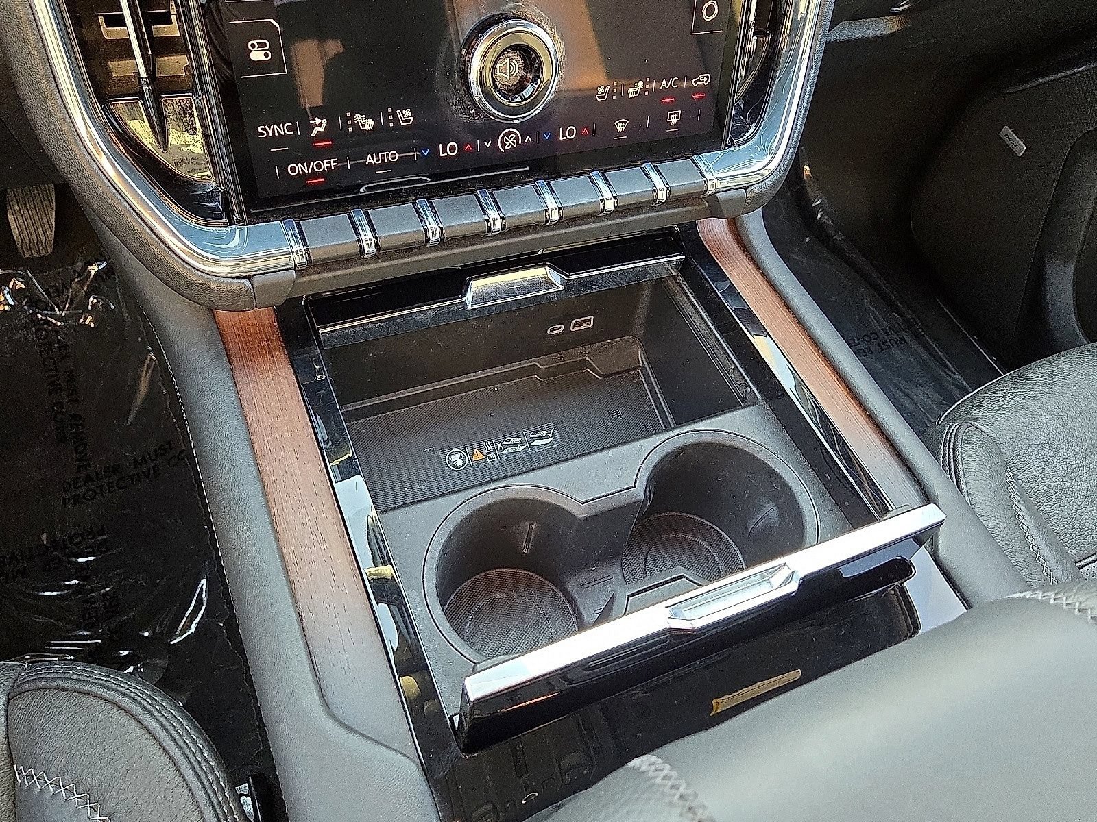 Used 2025 GMC Yukon Denali AWD/4WD image 31