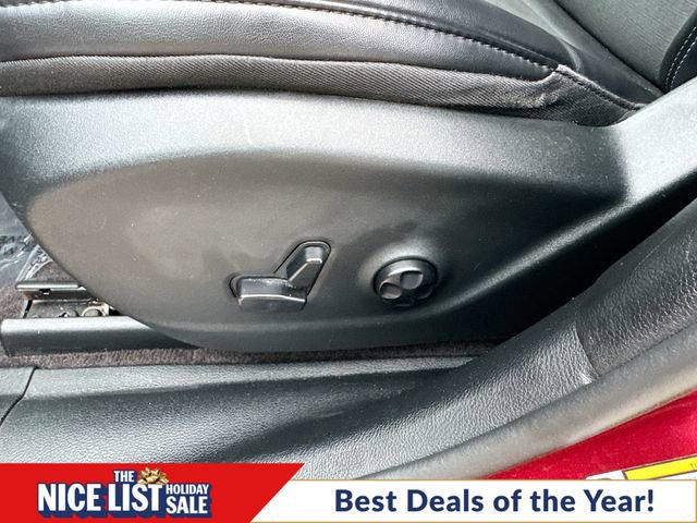 Used 2019 Jeep Cherokee Latitude Plus w/ Comfort/Convenience Group image 33