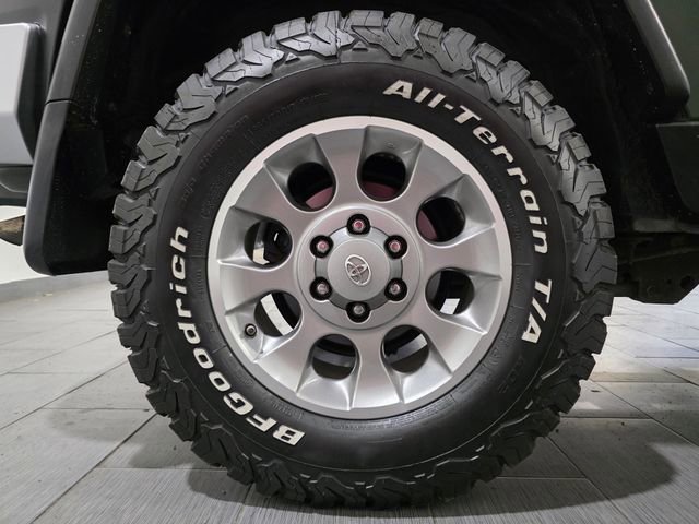 Used 2013 Toyota FJ Cruiser 4WD w/ Upgrade Pkg image 24