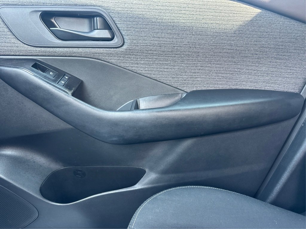 Used 2023 Nissan Rogue S image 33