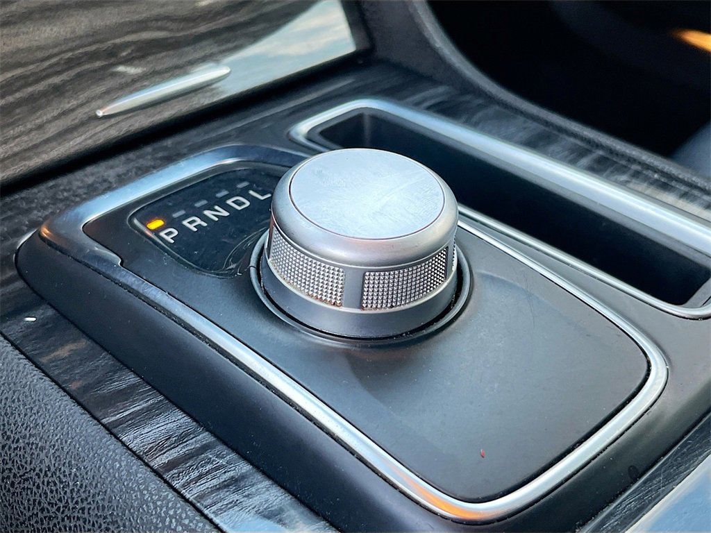 Used 2022 Chrysler 300 Touring w/ Sport Appearance Package image 16