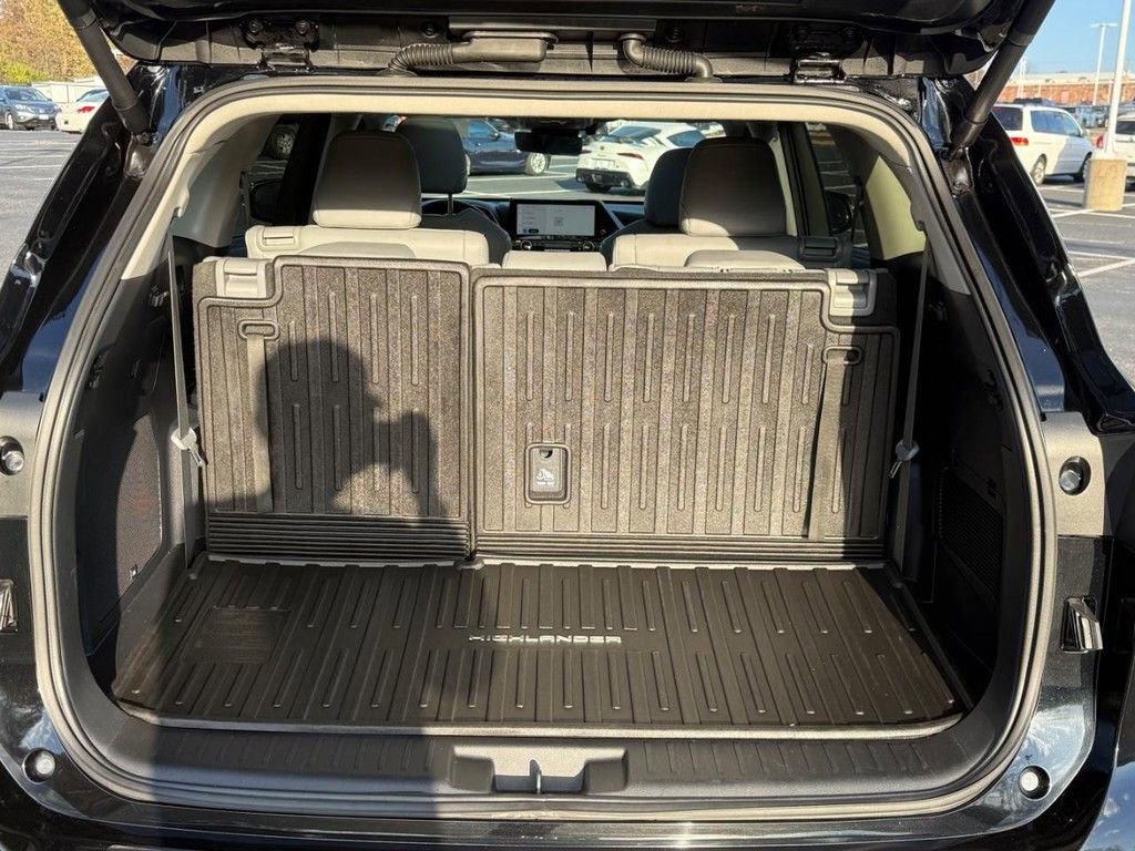 Certified 2025 Toyota Highlander Platinum image 4