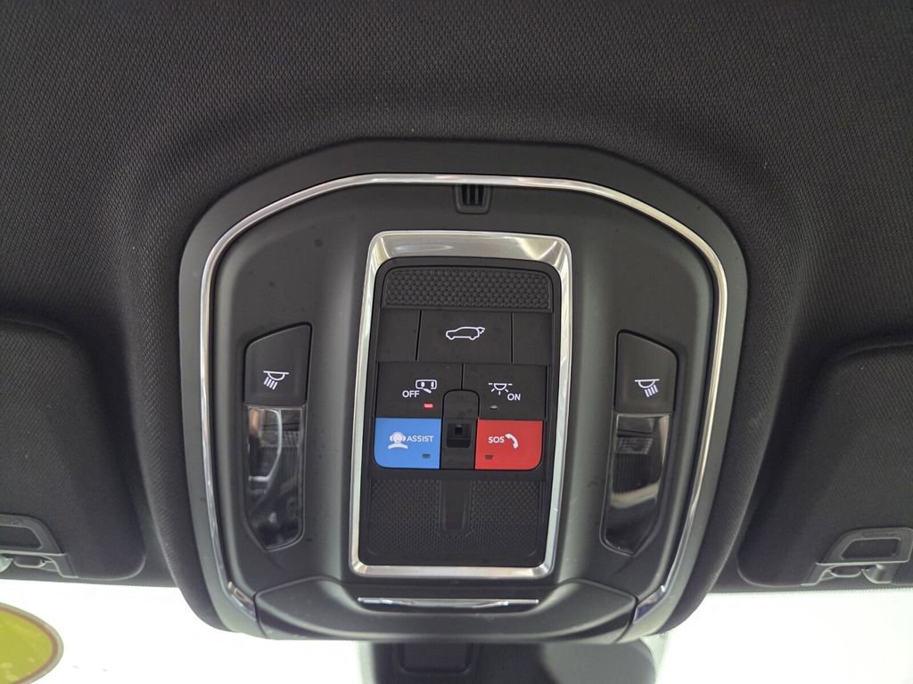 Certified 2025 Jeep Grand Cherokee Limited w/ Black Appearance Package image 22