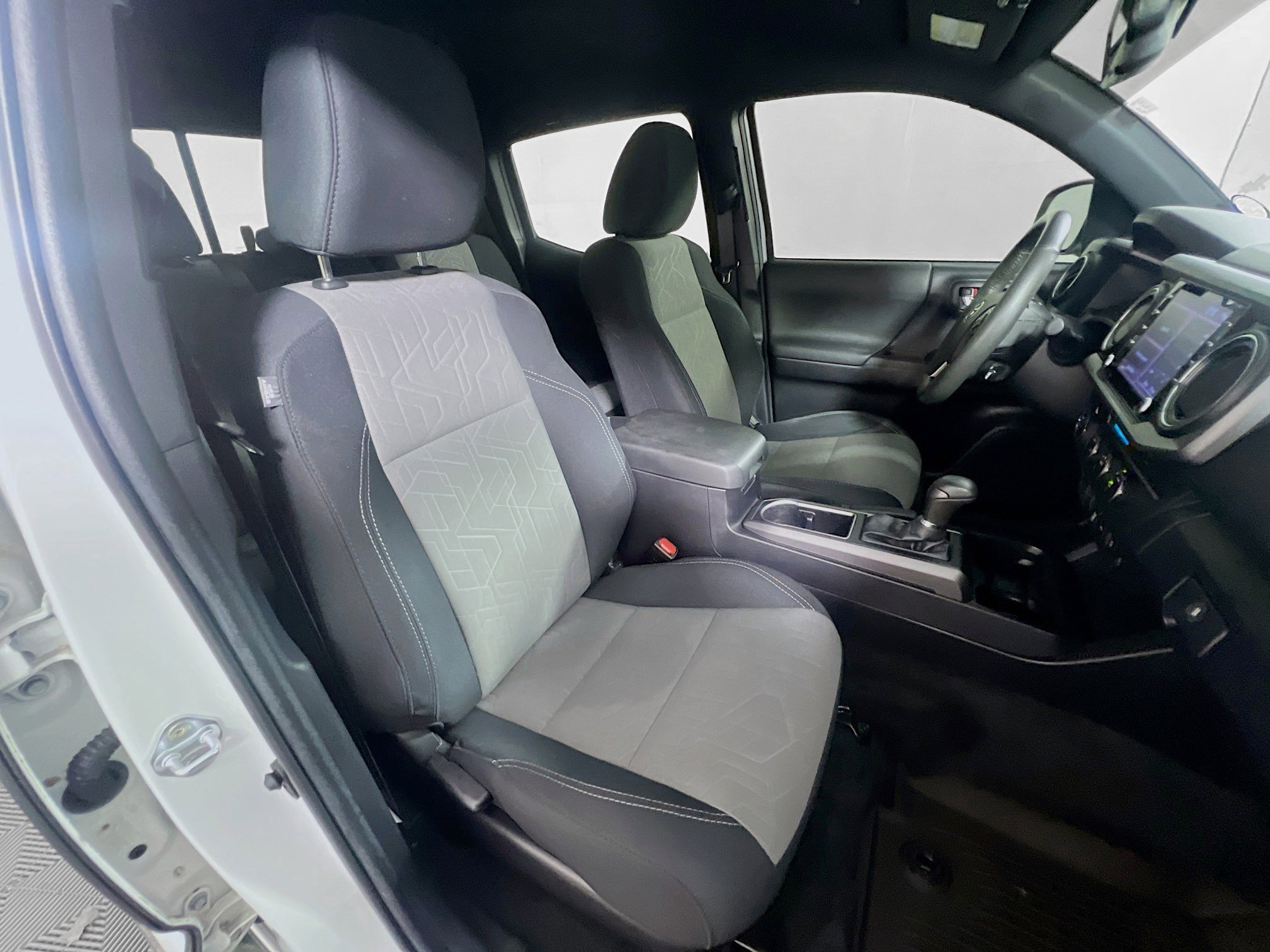 Used 2021 Toyota Tacoma TRD Off-Road image 31