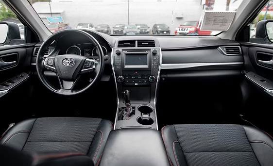 Used 2016 Toyota Camry SE image 11