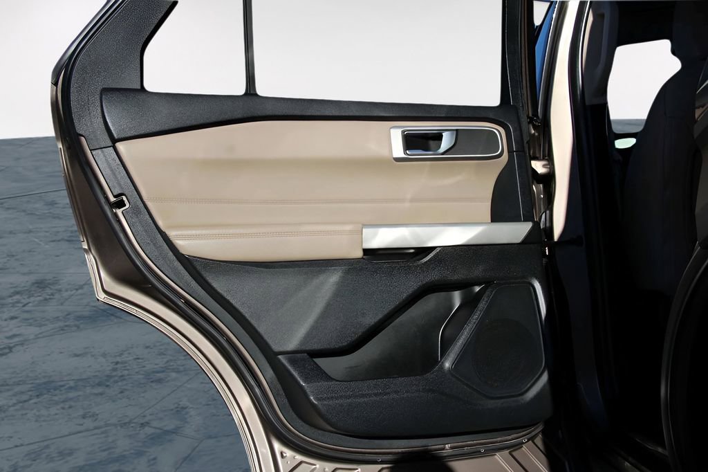 Used 2021 Ford Explorer XLT w/ Equipment Group 202A image 26