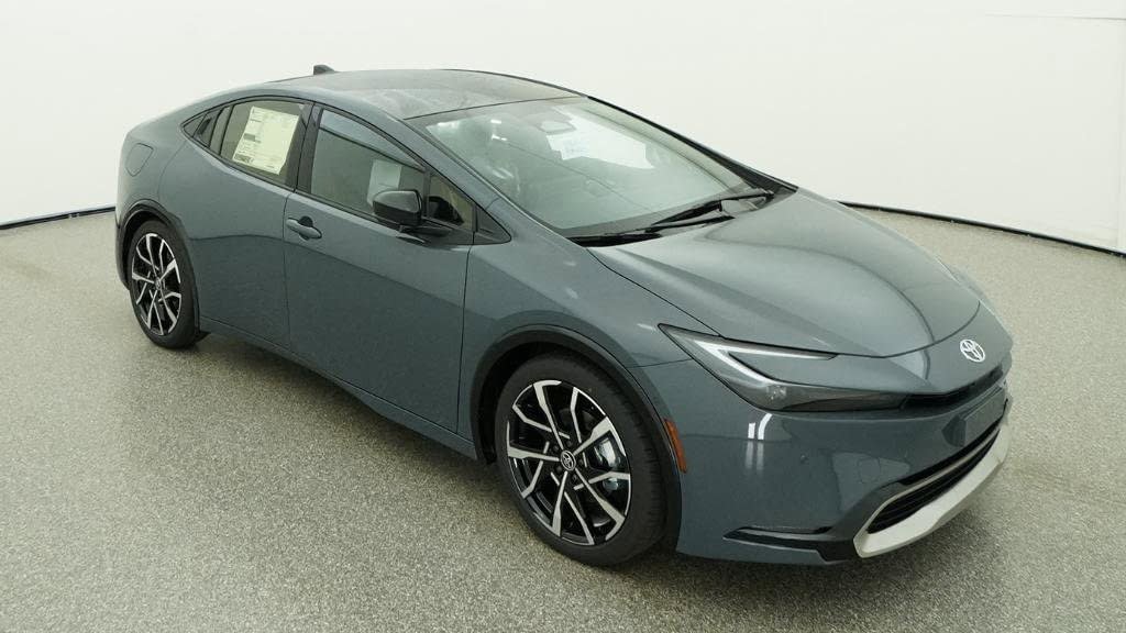 New 2026 Toyota Prius Plug-In Hybrid FWD image 13