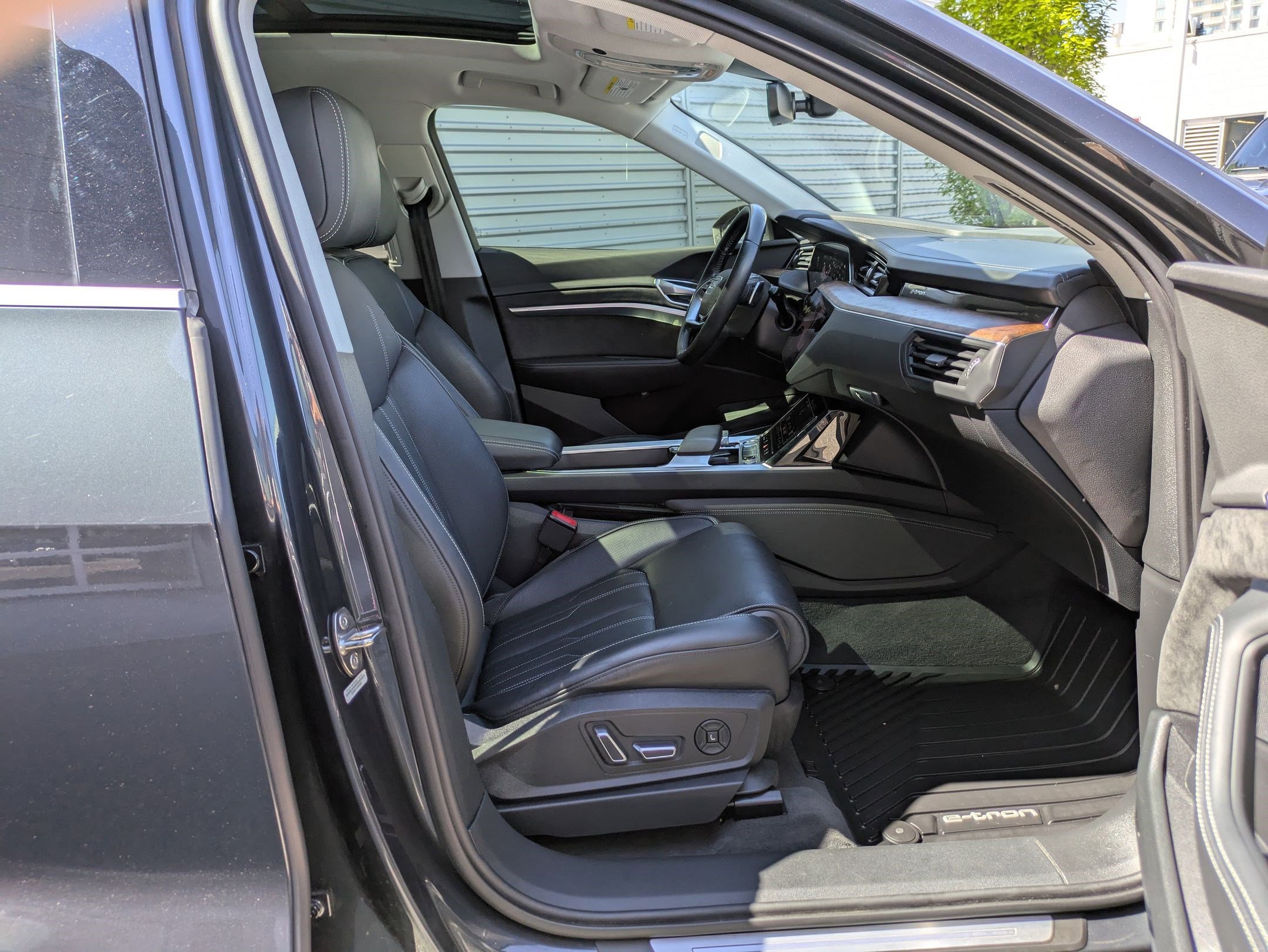 Used 2019 Audi e-tron Prestige AWD/4WD image 30