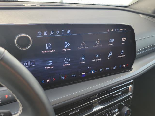 Used 2025 Chevrolet Traverse LT image 17