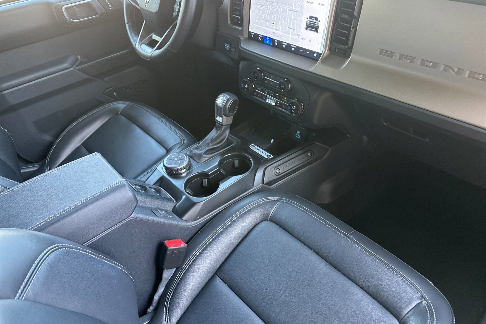 Used 2025 Ford Bronco Outer Banks image 16