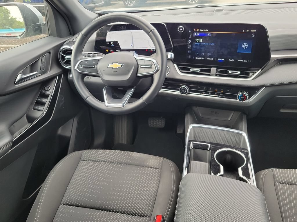 Used 2025 Chevrolet Equinox LT AWD/4WD image 6
