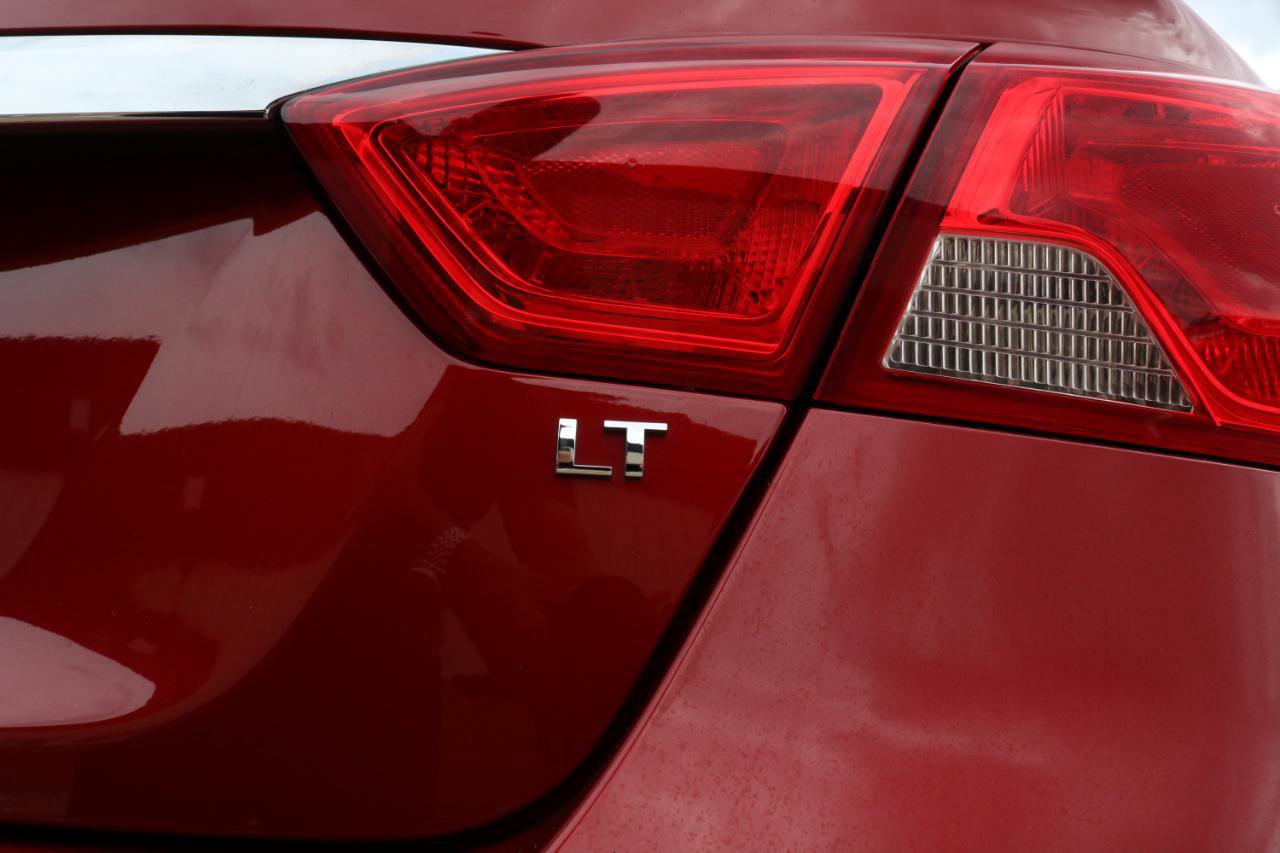 Used 2014 Chevrolet Impala LT w/ Convenience Package image 11